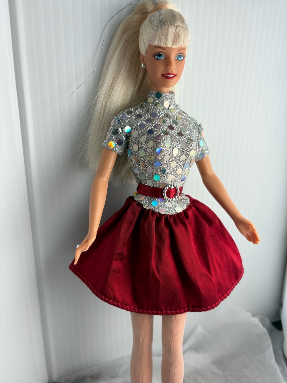 1999 XXXOOO Barbie Doll Valentine Special Edition Red Skirt Glitter Top #23952